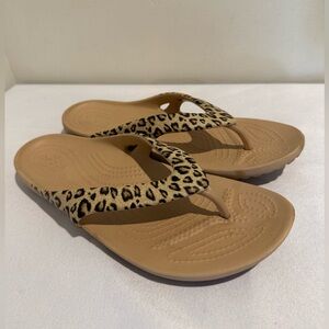 Crocs Womens Kadee Flip Flop Sandals Size 8 Leopard Casual Comfy Lightweight